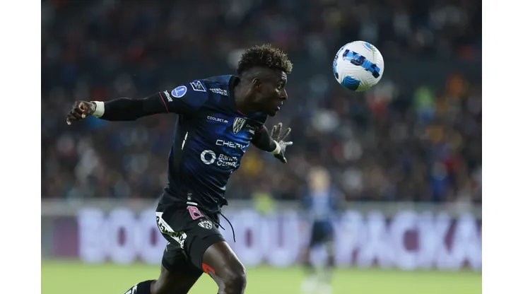 QUITO, ECUADOR - AUGUST 31: Jhoanner Chavez of Independiente del Valle during a Copa CONMEBOL Sudamericana 2022 first-leg semifinal match between Independiente del Valle and Melgar at Rodrigo Paz Delgado Stadium on August 31, 2022 in Quito, Ecuador. (Photo by Franklin Jacome/Getty Images)