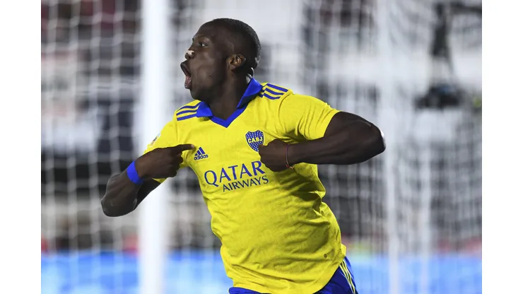 Boca Juniors podría perder a Luis Advíncula, lo buscan desde Arabia Saudita