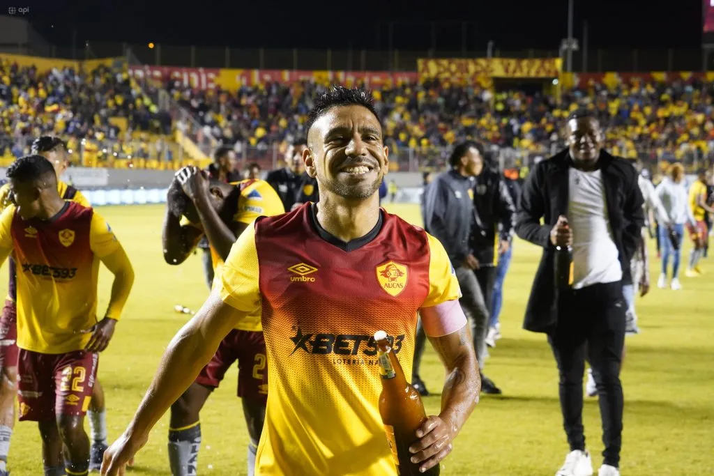 Alan Minda hizo historia con Aucas en el 2022 al ganar una etapa y el primer campeonato en la historia del club. (Foto: API)