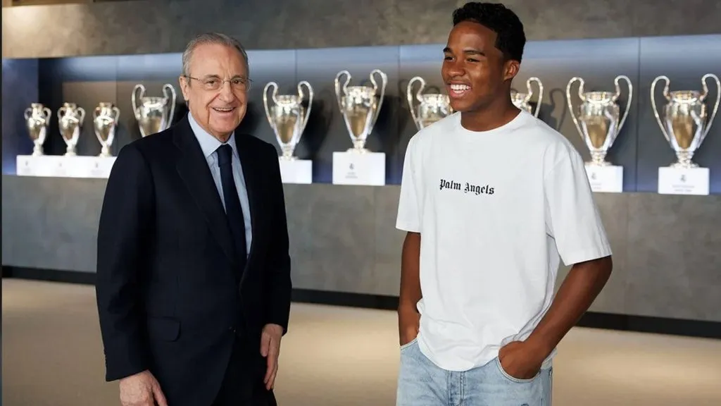 Endrick pudo viajar a Madrid, conocer el club y a sus futuros compañeros.