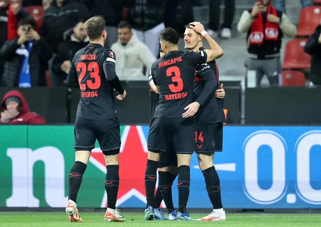 Hincapié viene siendo titular o teniendo más minutos en los partidos de torneos que no asoman como prioridad para el equipo de Xabi Alonso. (Foto: GettyImages)