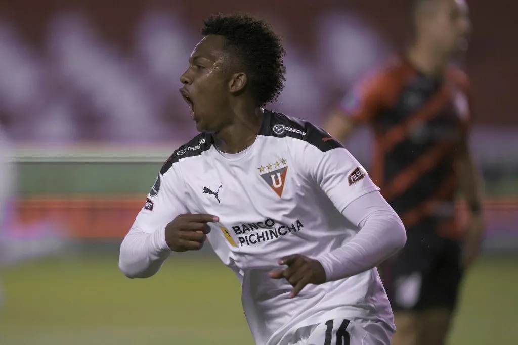 Djorkaeff Reasco fue figura de Liga de Quito en el 2021 y hoy podría darse un camisetazo. Foto: Getty.