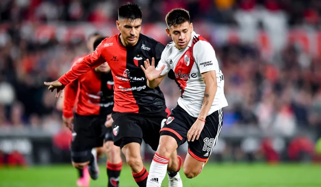 Claudio Echeverri en River Plate y ante Colón en la Liga de Argentina: Getty Images