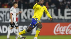 Luis Advíncula después de una excelente temporada, sería renovado por Boca Juniors