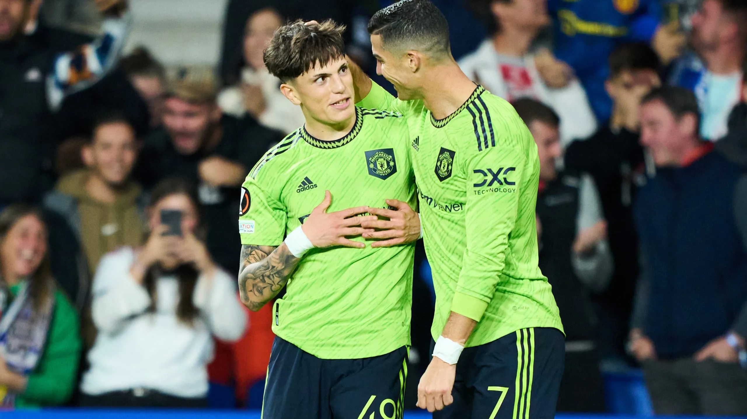 Alejandro Garnacho con Cristiano Ronaldo en la etapa que compartieron plantel en el Manchester United. Getty Images.