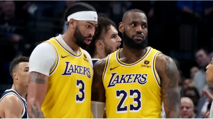 Anthony Davis y LeBron James.