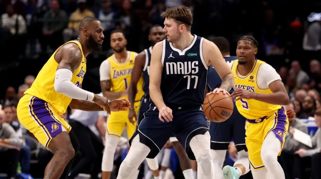 LeBron y Doncic anotaron 33 puntos cada uno en Lakers vs Suns. (Foto: Getty Images)