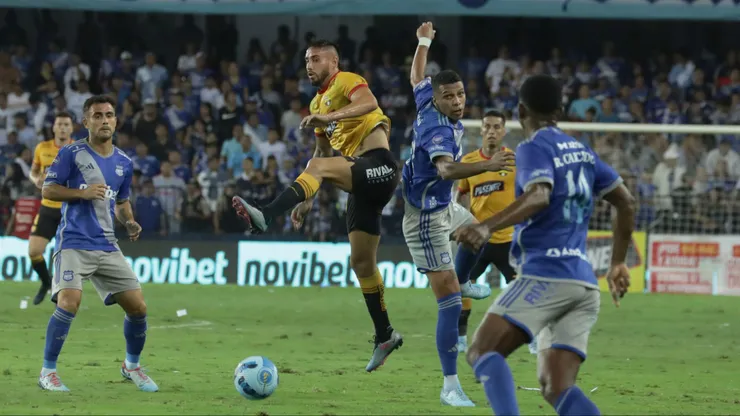 Este delantero de Emelec ya habría firmado para Barcelona SC