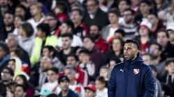 BUENOS AIRES, ARGENTINA - OCTOBER 25: Carlos Tevez coach of Independiente looks on during a match between River Plate and Independiente as part of group A of Copa de la Liga Profesional 2023 at Estadio M·s Monumental Antonio Vespucio Liberti on October 25, 2023 in Buenos Aires, Argentina. (Photo by Marcelo Endelli/Getty Images)