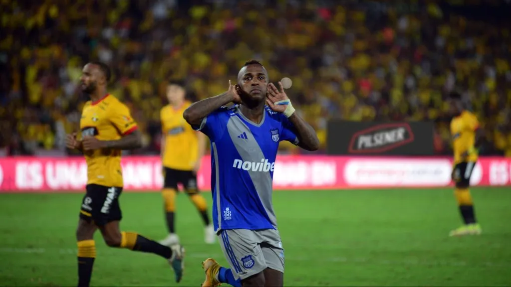 Miller Bolaños le marcó dos goles a Barcelona SC en el 2023. Foto: API.