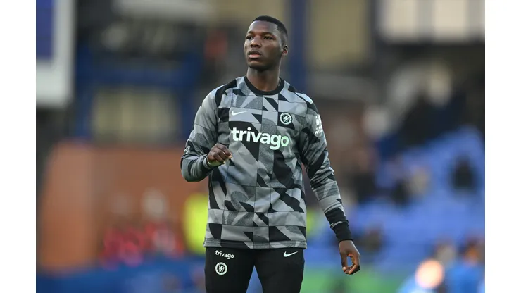 LIVERPOOL, ENGLAND - DECEMBER 10: Moises Caicedo of Chelsea warms up prior to the Premier League match between Everton FC and Chelsea FC at Goodison Park on December 10, 2023 in Liverpool, England. (Photo by Michael Regan/Getty Images)