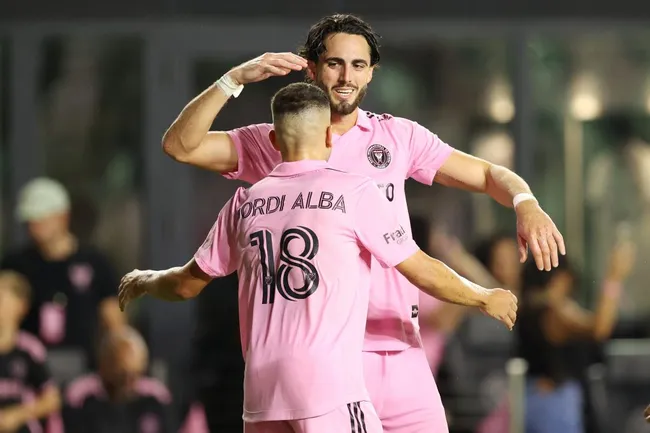 Leonardo Campana celebrando su gol con Jordi Alba con el Inter Miami. Foto: Getty.