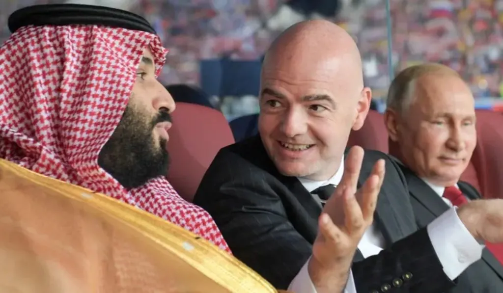 Mohamed Bin Salman junto a Ginni Infantino en Rusia 2028: Getty Images