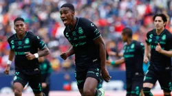 SAN LUIS POTOSI, MEXICO - NOVEMBER 11: Felix Torres of Santos Laguna celebrates after scoring the team's first goal during the 17th round match between Atletico San Luis and Santos Laguna as part of the Torneo Apertura 2023 Liga MX at Estadio Alfonso Lastras on November 11, 2023 in San Luis Potosi, Mexico. (Photo by Leopoldo Smith/Getty Images)