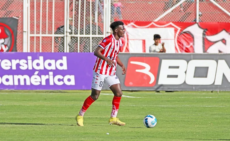 Álex Rangel ha sido uno de los centrales destacados de la LigaPro. Foto: API.