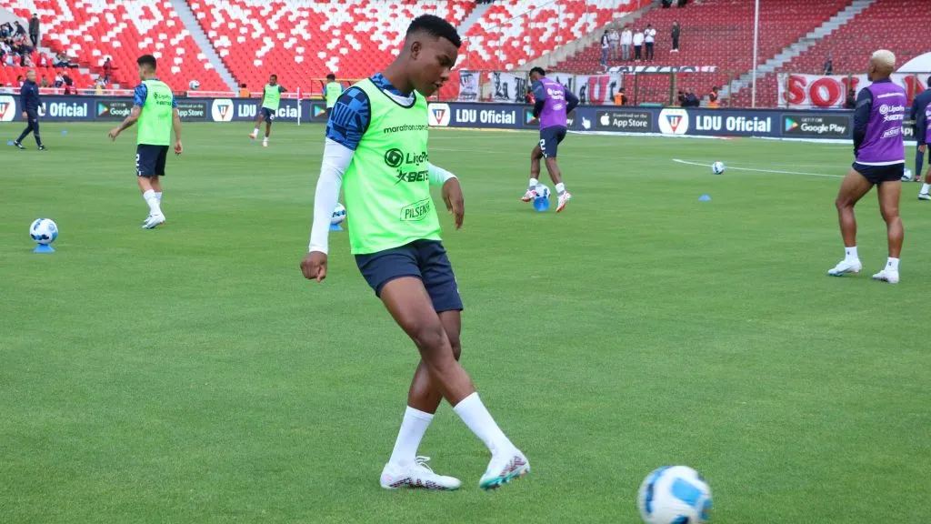 Óscar Zambrano no llegaría al Luton de la Premier League.