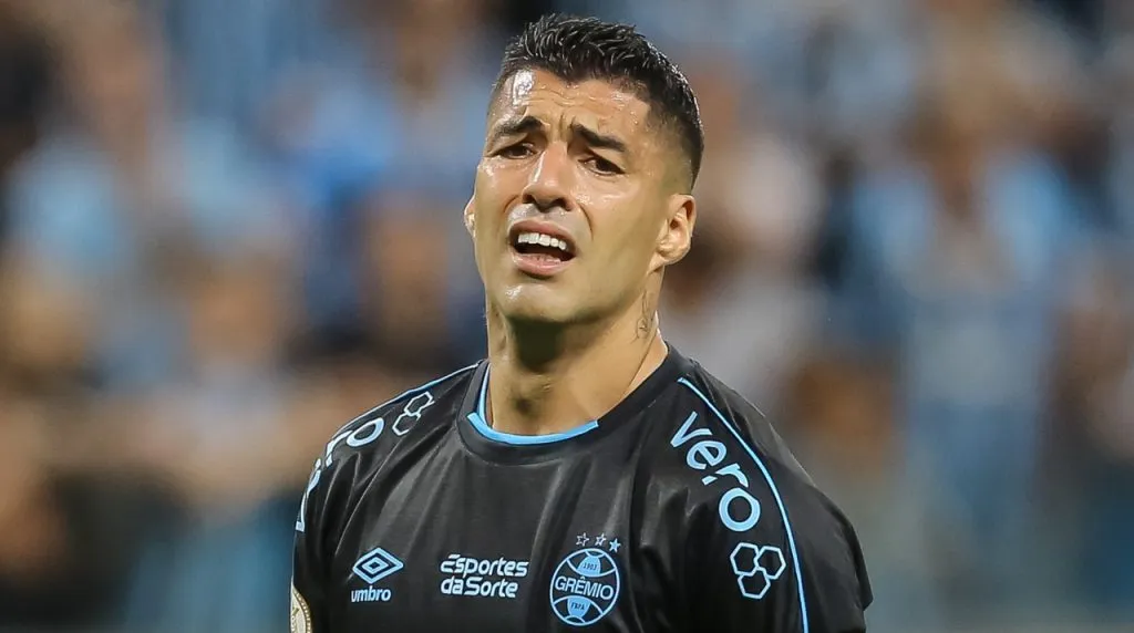 Suárez juega con una molestia en la rodilla desde el 2020. (Foto: Getty Images)