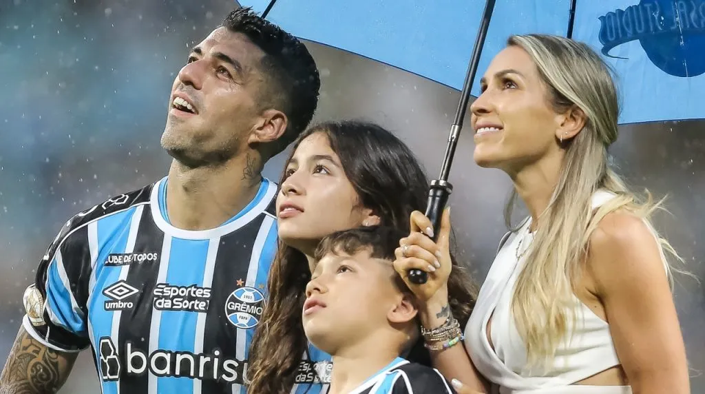 Luis Suárez recibió una despedida de Gremio el 3 de diciembre. (Foto: Getty Images)