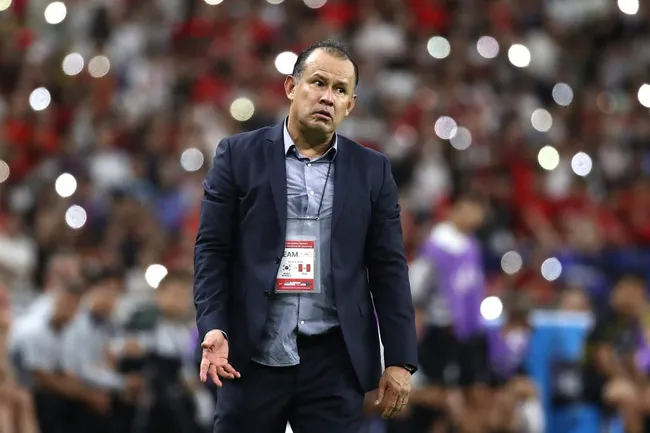 Reynoso dirigiendo a Perú. (Foto: Selección Peruana Prensa)