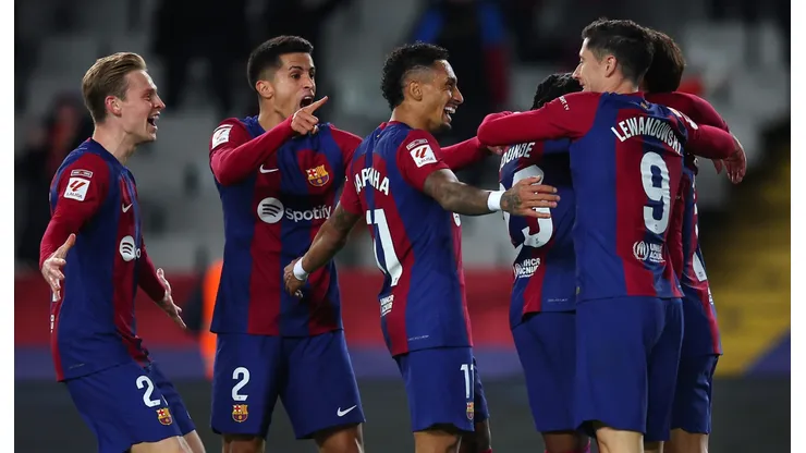 Jugadores del Barcelona festejan el golazo de Joao Félix.