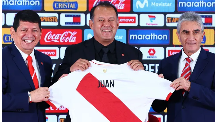 Selección Peruana: Juan Reynoso se presentó a trabajar como si nada hubiese pasado