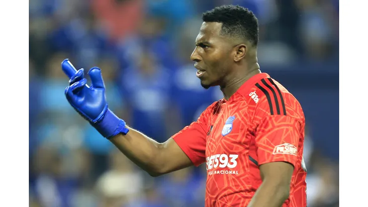GUAYAQUIL, ECUADOR - JUNE 28: Pedro Ortíz goalkeeper of Emelec gestures after a round of sixteen first leg match between Emelec and Atletico Mineiro as part of Copa CONMEBOL Libertadores 2022 at George Capwell Stadium on June 28, 2022 in Guayaquil, Ecuador. (Photo by Franklin Jacome/Getty Images)