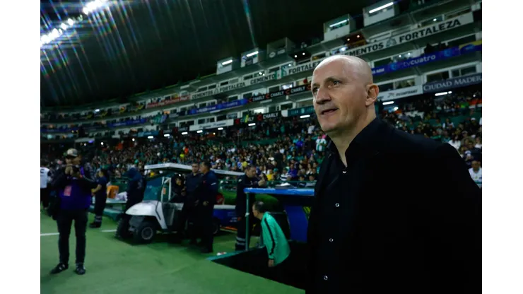 LEON, MEXICO - NOVEMBER 26: Pablo Repetto head coach of Santos Laguna looks on prior the Play-in match between Leon and Santos Laguna as part of the Torneo Apertura 2023 Liga MX at Leon Stadium on November 26, 2023 in Leon, Mexico. (Photo by Leopoldo Smith/Getty Images)
