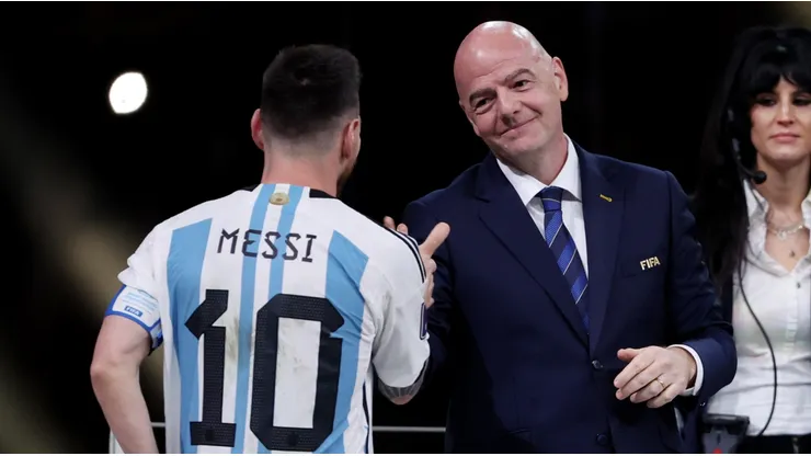 Leo Messi y Gianni Infantino.