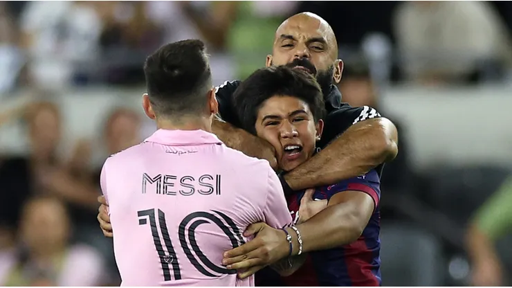 Messi y Yassine Cheuko.