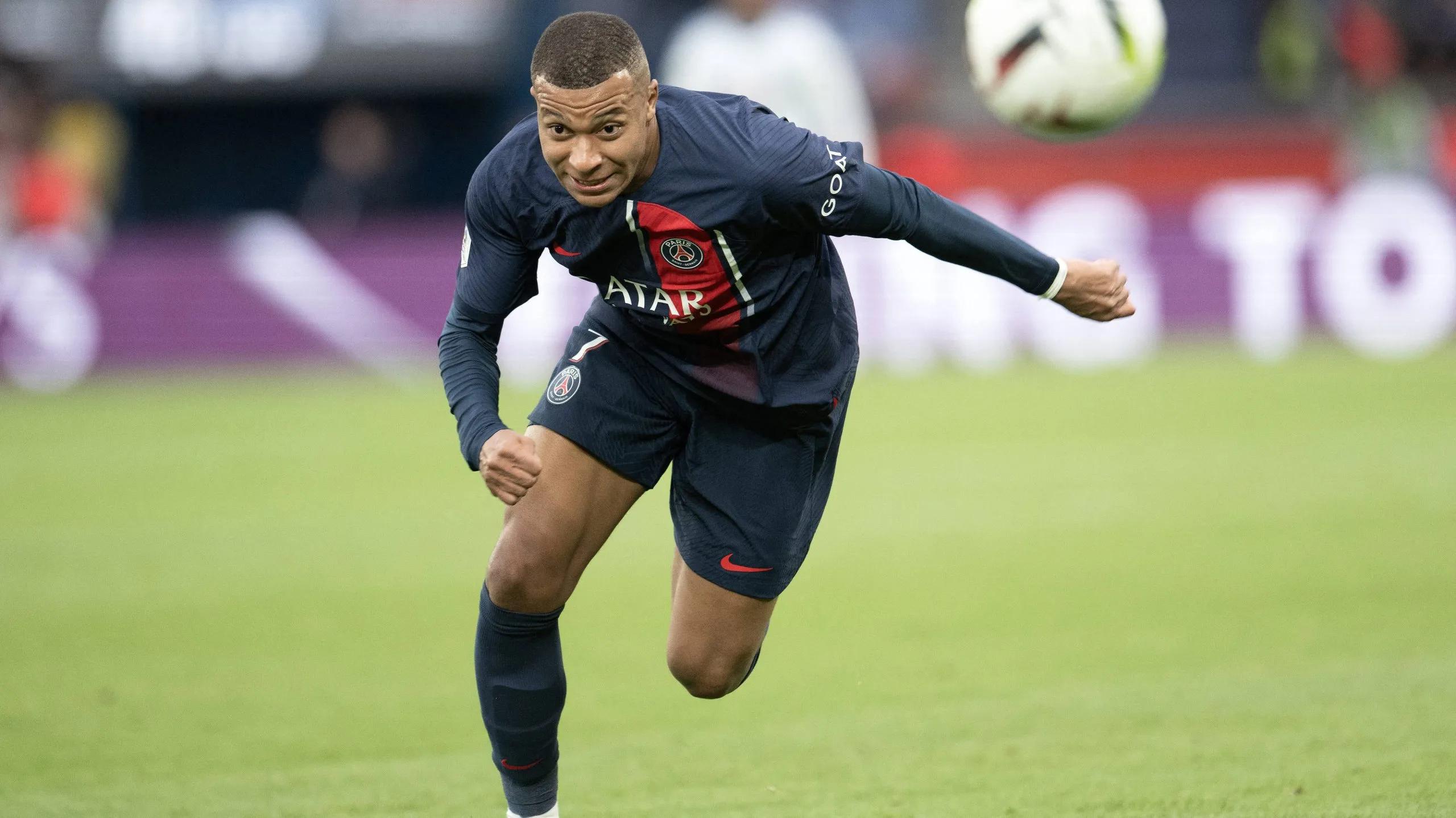 Kylian Mbappé, mientras siguen los rumores con el Real Madrid, se prepara para jugar los Octavos de Final de la Champions League con el PSG. Getty Images.