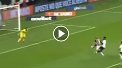 El central ecuatoriano pudo hacer algo más en el gol de Corinthians