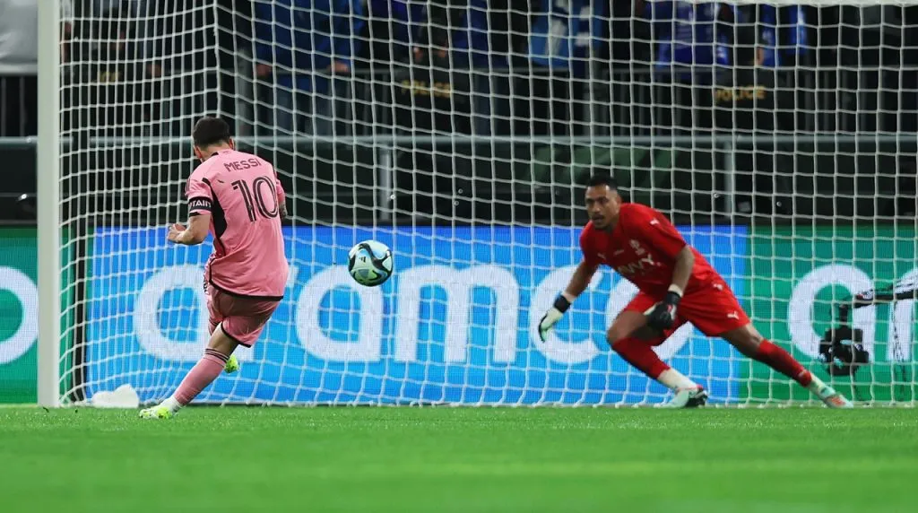 Messi anotó de penal vs. Al-Hilal. (Foto: Getty Images)