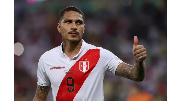 RIO DE JANEIRO, BRAZIL - JUNE 18: Paolo Guerrero of Peru gives a thumb up during the Copa America Brazil 2019 group A match between Bolivia and Peru at Maracana Stadium on June 18, 2019 in Rio de Janeiro, Brazil. (Photo by Bruna Prado/Getty Images)