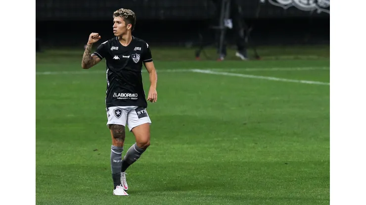 SAO PAULO, BRAZIL - SEPTEMBER 05: Bruno Nazario celebrates after scoring the first goal of his team during the match against Corinthians as part of the Brasileirao Series A at Arena Corinthians on September 05, 2020 in Sao Paulo, Brazil. The match is played behind closed doors and with precautionary measures against the spread of coronavirus (COVID-19). (Photo by Alexandre Schneider/Getty Images)