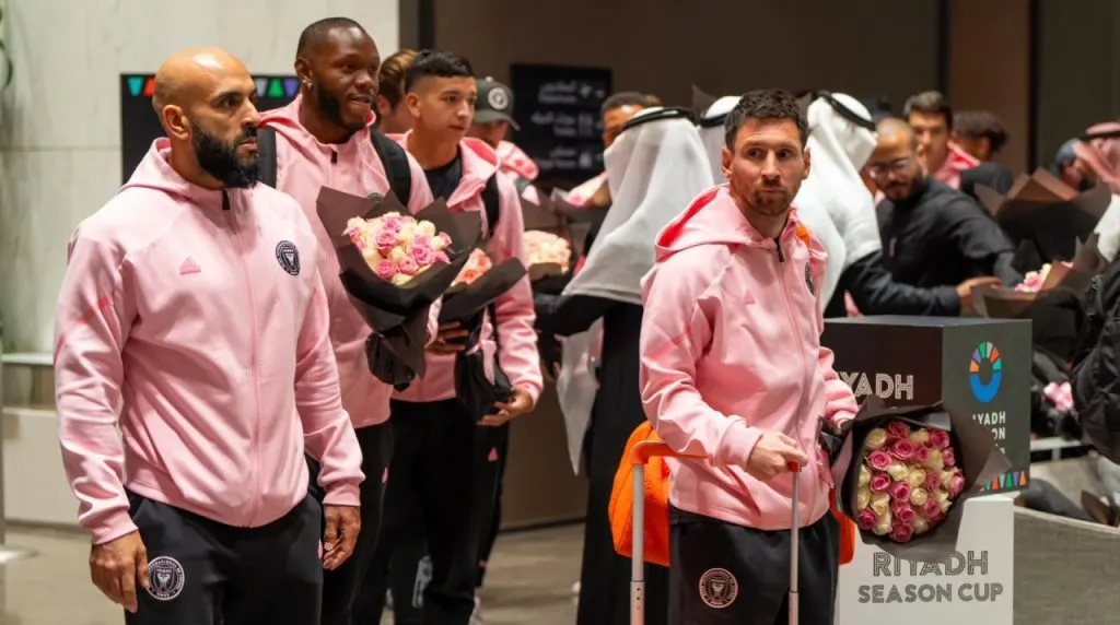 Yassine Cheuko y Lionel Messi en Arabia Saudita. (Foto: X / @M30Xtra)