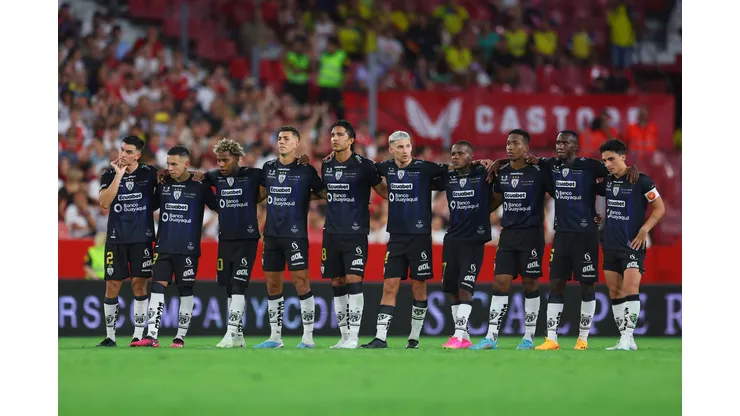 SEVILLE, SPAIN - JULY 19: Players of Independiente del Valle look on during the UEFA CONMEBOL Club Challenge 2023 match between Sevilla FC and Independiente del Valle at Estadio Ramon Sanchez Pizjuan on July 19, 2023 in Seville, Spain. (Photo by Fran Santiago/Getty Images)