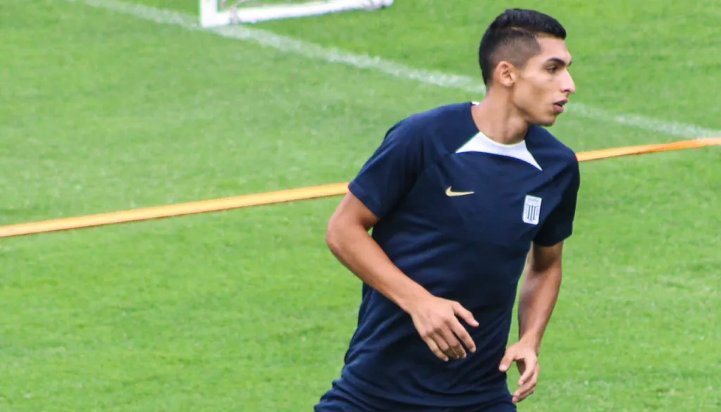Serna jugando para Alianza. (Foto: Alianza Lima Prensa)