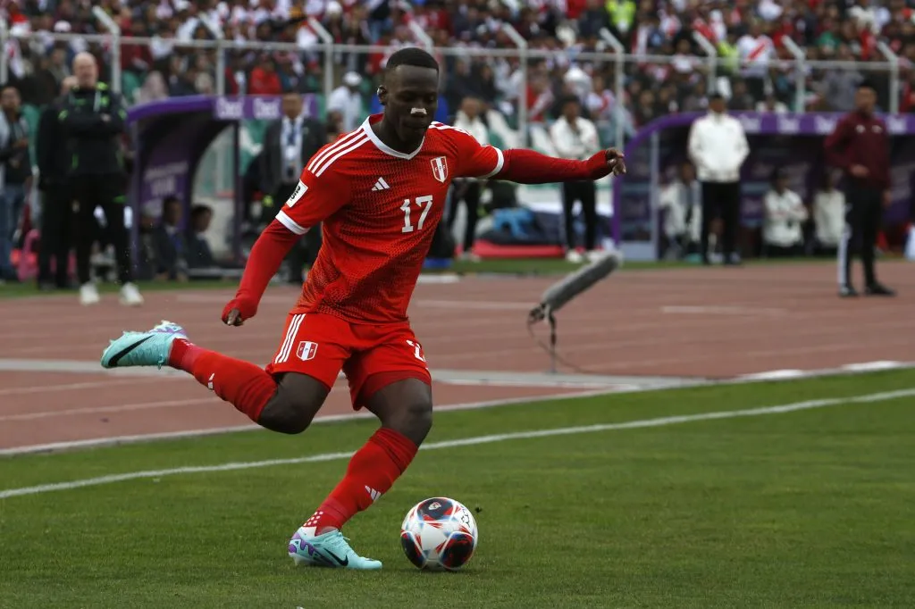 Luis Advíncula también es estelarista en la Selección de Perú. Foto: Getty.