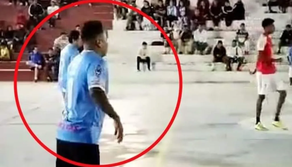 Cueva jugando una pichanga. (Foto: Captura de pantalla)