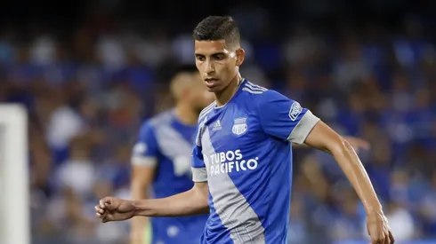 Guayaquil.-31/01/2020 Con un plausible espectáculo de juegos pirotécnicos y exhibiciones artísticas que duró unos 90 minutos, Emelec presentó la noche del jueves una plantilla de 27 futbolistas y el cuerpo técnico con los que encarará este año el campeonato nacional, la Copa Ecuador y la Copa Sudamericana Jorge Guzmán