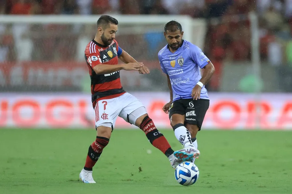 Junior Sornoza arrancó el año ganando la Recopa Sudamericana con IDV. Foto: Getty.