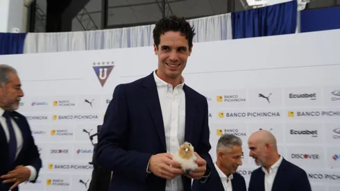 Quito 12 de enero 2024. Liga Deportiva Universitaria presenta a su nuevo cuerpo técnico y a su DT Josep Alcácer. API / DANIEL MOLINEROS