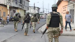Militares en la Coop. Santiago de Roldós. Foto: Alex Lima, diario Extra.