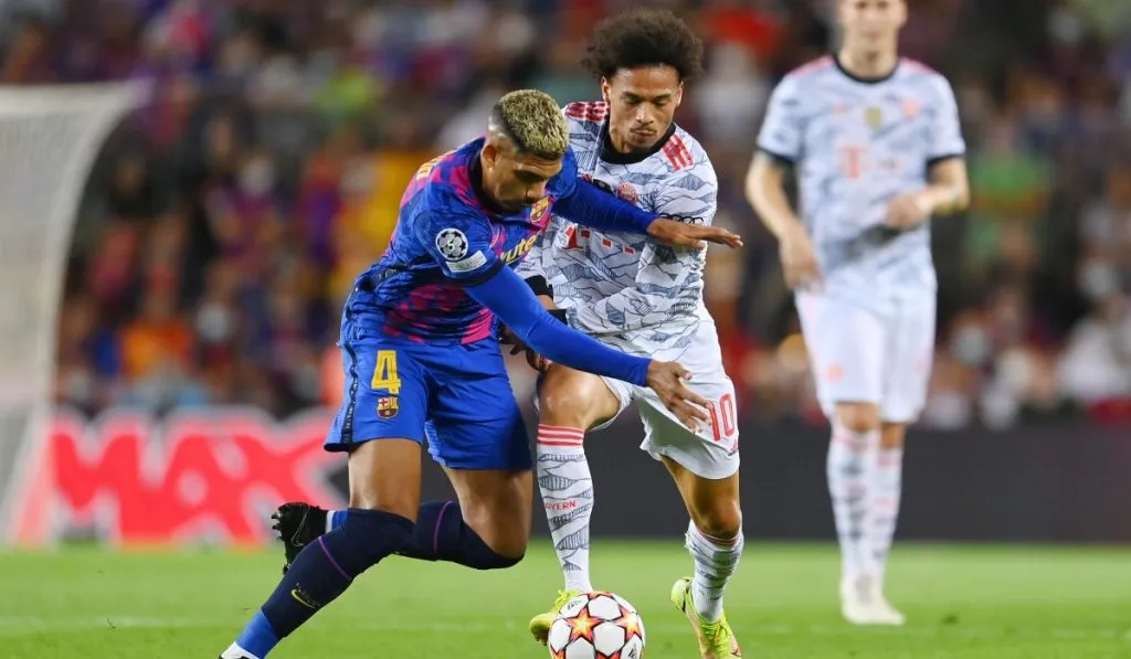 Ronald Araújo contra Bayern Múnich en la Champions League: Getty