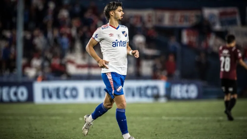 Thiago Vecino tiene experiencia jugando en los grandes de su país. Foto: Getty.