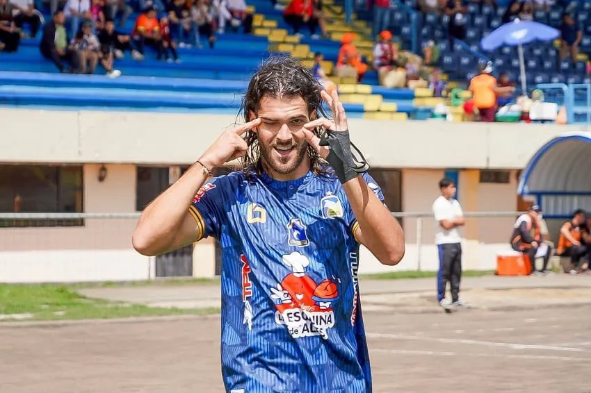 Facundo Castelli estuvo muy cerca de llegar a ser jugador de Mushuc Runa en este 2024. (Foto: @Delfin)