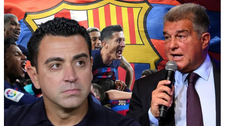 Xavi, jugadores del Barcelona y Joan Laporta.