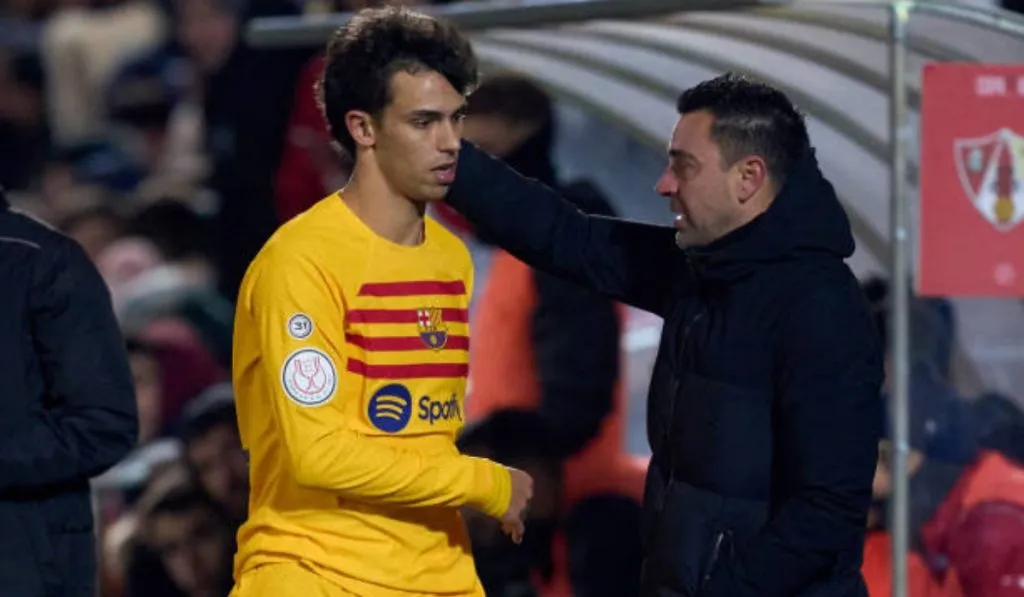 Joao Félix y Xavi en el encuentro ante Barbastro: Getty Images