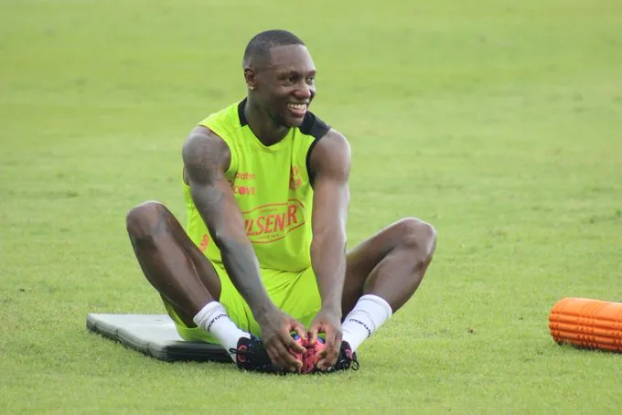 Aníbal Chalá ya entrenó como nuevo jugador de Barcelona SC para 2024. (Foto: API)