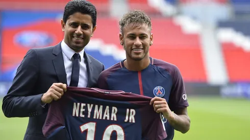 Neymar y Nasser Al-Khelaifi en la presentación del brasileño por PSG.
